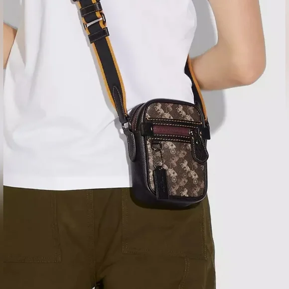 Coach Dyan 10 Horse And Carriage Crossbody Mens Bag Signature NWOT - Picture 4 of 15